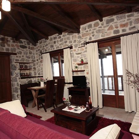 Apartamento Efharis Filoxenon Feneos Exterior foto