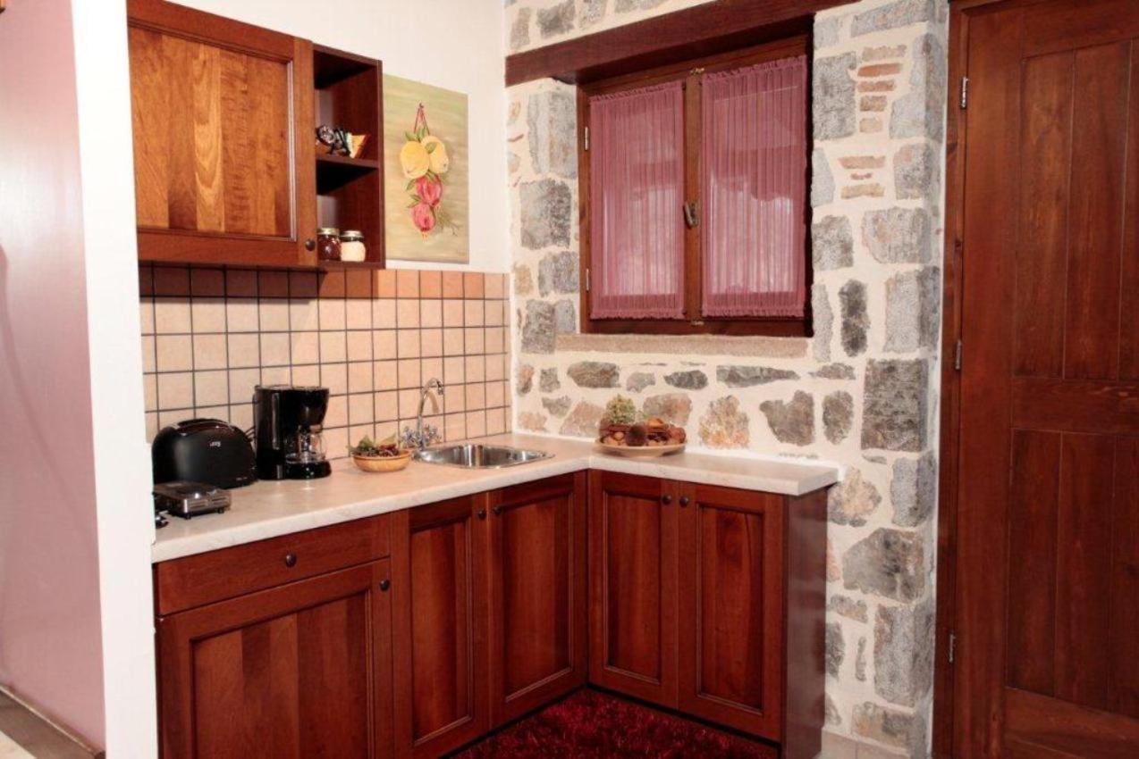 Apartamento Efharis Filoxenon Feneos Exterior foto